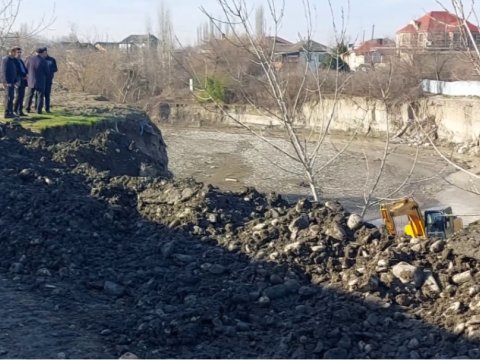 Xaçmazda uçqun evlərə təhlükə yaratdı - VİDEO