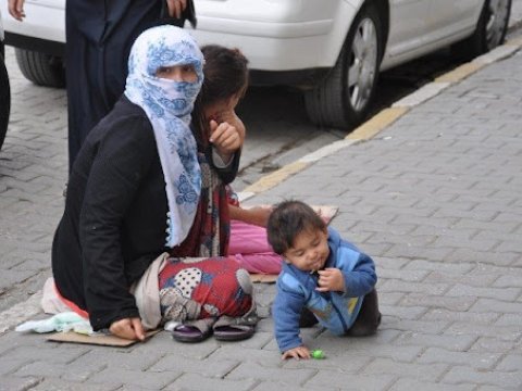 Polis Bakıda dilənçi 