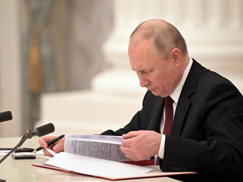 Putinin imzaladığı fərmanların 50%-i məxfi olub 