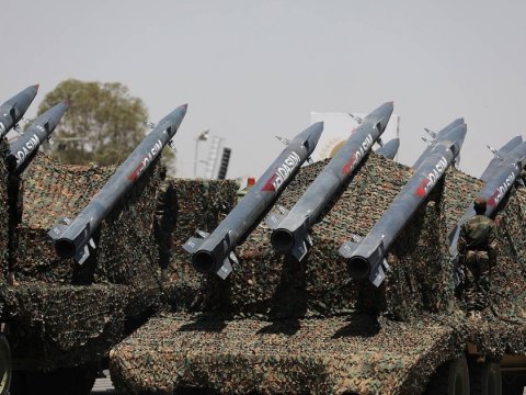 Husilər Qırmızı dənizə doğru iki raket atdılar