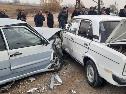 Bərdədə iki maşın toqquşdu - Yaralılar var
