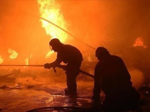 Lənkəranda qaraj və içərisindəki maşın yandı