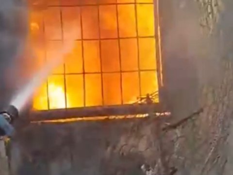 Beşotaqlı ev tamamilə yandı