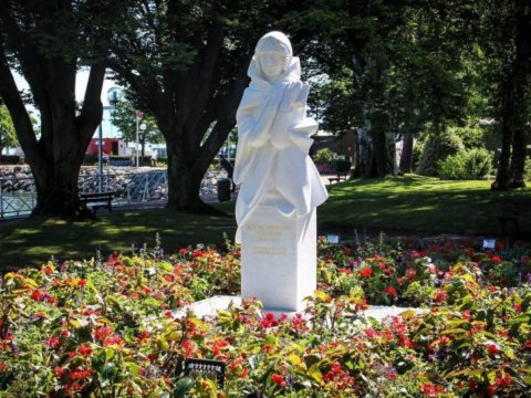 Fransadakı soydaşlarımızdan Natəvanın abidəsinə görə ETİRAZ