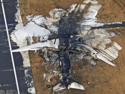 Tokio aeroportunda ölümlə nəticələnən təyyarə qəzası