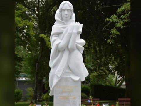 Fransada “Azərbaycan Bağı” ilə bağlı lövhələrin yığışdırılmasına etiraz