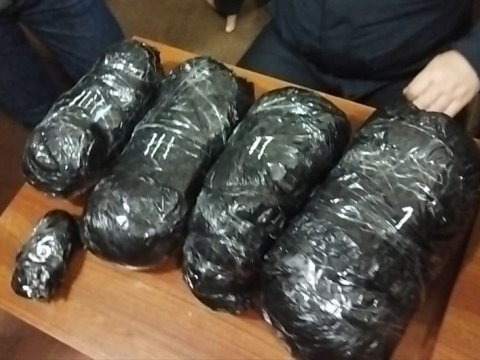 Narkokuryerlik edən dostlar saxlanıldı