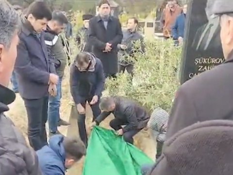 Əməkdar artist dəfn edildi - VİDEO