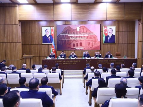 Kamran Əliyev müşavirə keçirdi 