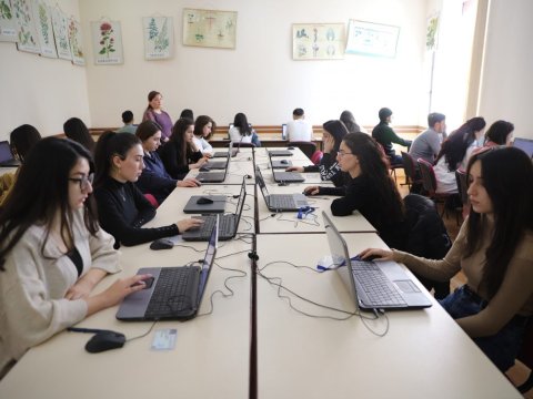 Gəncə Dövlət Universitetində imtahan prosesi davam edir - FOTO 