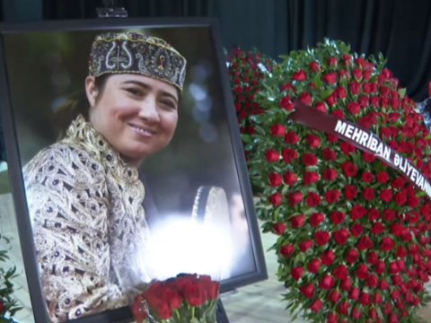 Mehriban Əliyeva Aygün Bəylərin vida mərasiminə əklil göndərdi