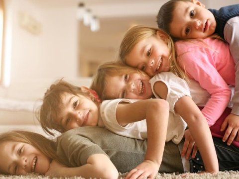 Beş uşaq himayədar ailələrə verildi