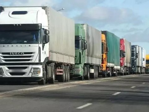 Gömrükdə 176 yük maşını növbə gözləyir