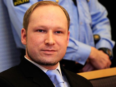 Breyvik Norveç dövlətini məhkəməyə verir