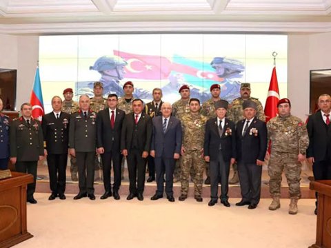 Yaşar Gülər azərbaycanlı qazilərlə görüşdü - FOTO