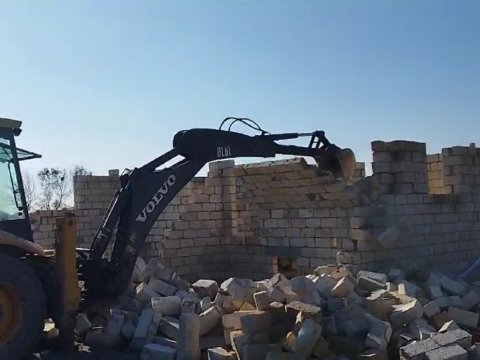 FHN-nin əməkdaşları İmişlidə sənədsiz evi sökdülər - FOTO