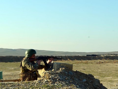 Zirehli texnikalardan atəş hazırlığı üzrə tapşırıqlar yerinə yetirilib