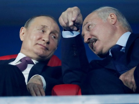 Lukaşenko Putinə kömək edir - Yumurtalar...