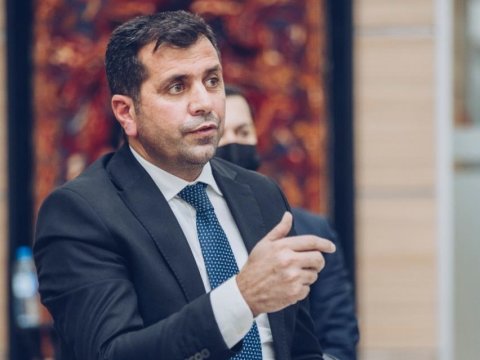 Eksponata çevrilən insanlar - KORONAVİRUSUN ŞILTAQLIQLARI