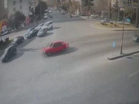 Narkotikin təsiri altında avtoxuliqanlıq etdi