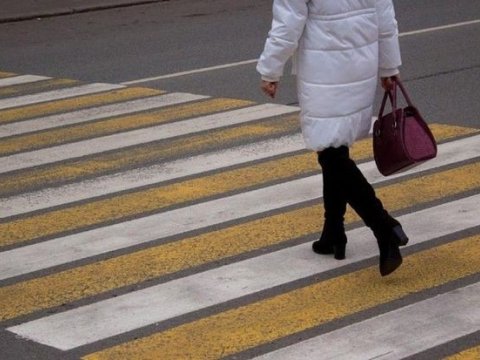 55 yaşlı qadını maşın vurdu