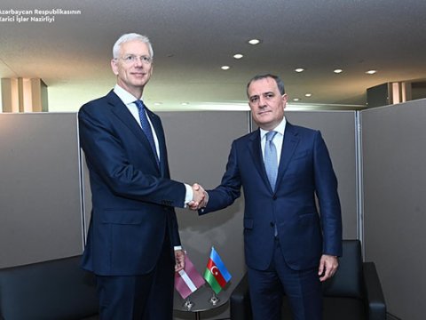 Ceyhun Bayramov latviyalı həmkarını təbrik etdi