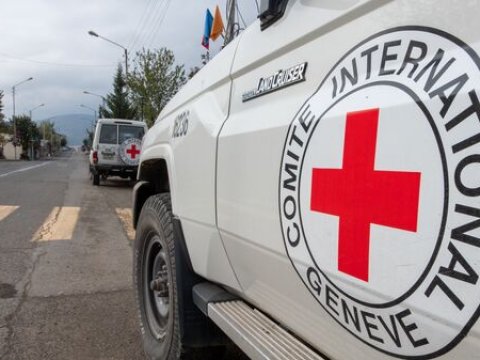 “Qızıl Xaç”ın həkimi GÜLLƏLƏNDİ