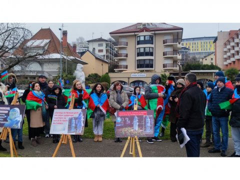 Azərbaycanlılar Fransada etiraz aksiyası keçirdi