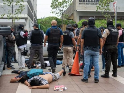 Ekvadorda bütün girovlar AZAD EDİLDİ