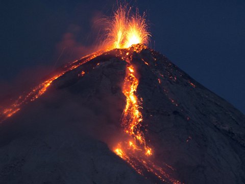 İndoneziyada Merapi vulkanı yenidən PÜSKÜRDÜ