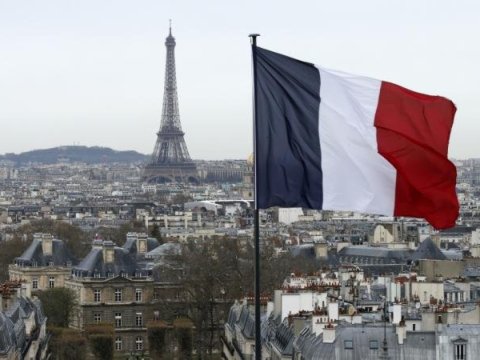 Fransada məscidi yandırmağa cəhd etdilər