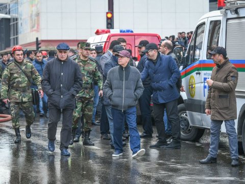 Baş prokurorun və nazirin müavinləri yanğın yerində