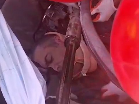 Partlayışdakı dağıntılar altından 3 nəfər sağ çıxarıldı - VİDEO