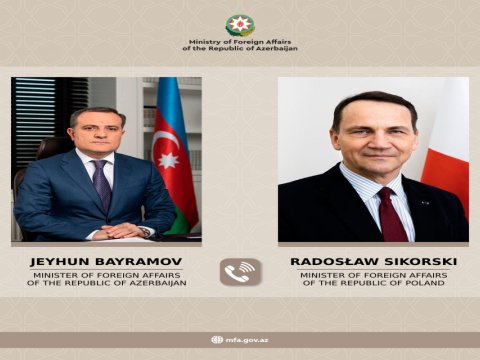 Ceyhun Bayramov həmkarı ilə telefonla danışdı