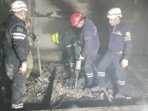 Xilasedicilər partlayış yerində axtarış aparır - VİDEO