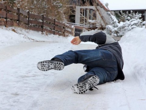 Buzlu yol 66 yaşlı kişinin ölümünə səbəb oldu 