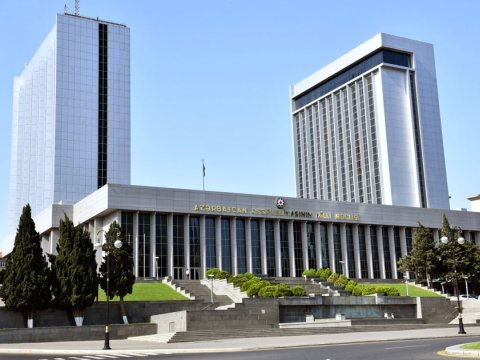 Milli Məclisdə komitə iclası keçirilir