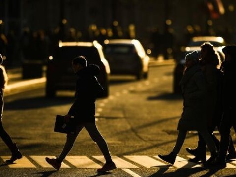 Yol polisindən piyadalara tövsiyə - Əlvan geyimlərdən istifadə edin