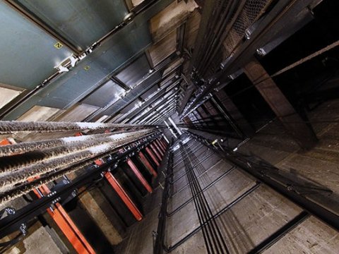 Lift qırıldı, 4 nəfər yaralandı - YENİLƏNİB