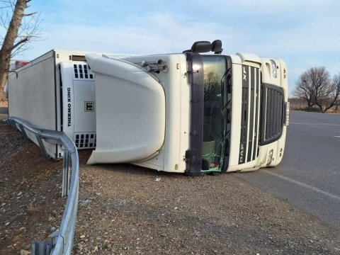 Ağstafada TIR aşdı - FOTO