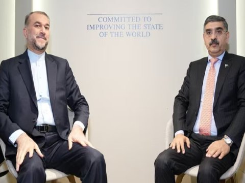 İran Pakistanı bombalayarkən Abdullahian bu ölkənin baş naziri ilə görüşüb