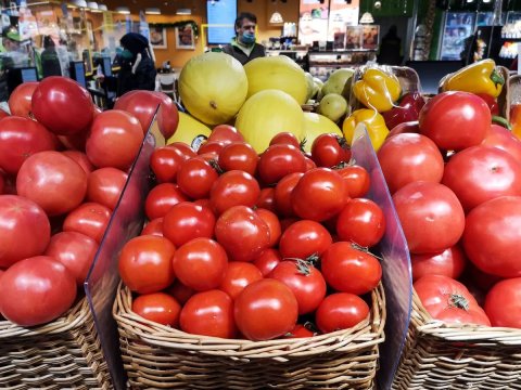 Qışda kəskin uculaşma: Bazarlarda pomidor niyə 