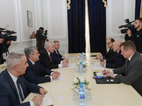 Məzahir Pənahov MDB müşahidəçiləri ilə görüşdü 