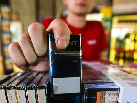 Orta məktəblərdə siqaret çəkmə halları çoxalıb