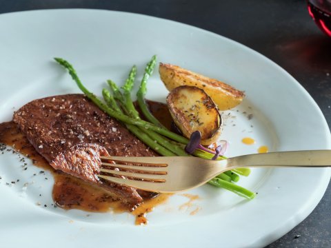 Süni mal ətinin satılmasına icazə verildi - Dünyada İLK