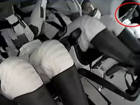 Gezeravcı kosmosda cazibə qüvvəsini belə yoxladı - VİDEO