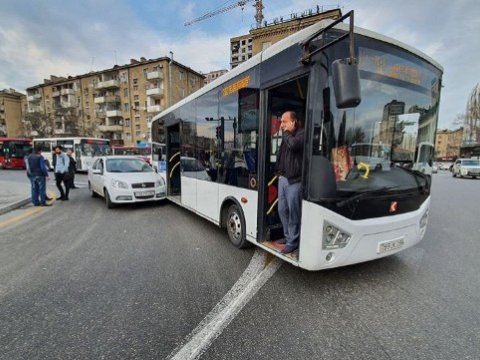 Bakıda avtobus piyadanı vuraraq öldürdü