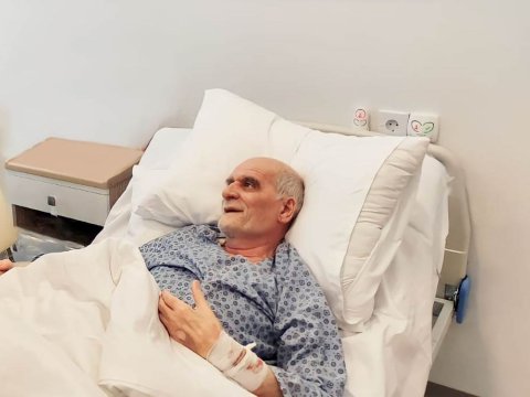 Əməkdar jurnalistin vəziyyəti ağırlaşıb - komaya düşüb