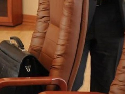 Sabiq nazir məhkəməyə əlil arabasında gətirildi