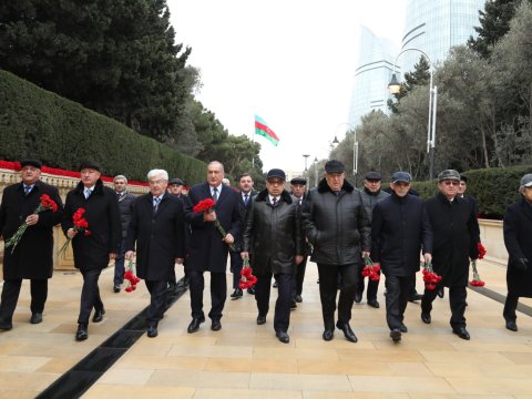 Ağsaqqallar Şəhidlər Xiyabanını ziyarət etdilər - FOTOLAR